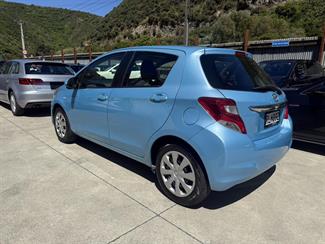 2015 Toyota Yaris - Thumbnail