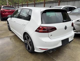 2017 Volkswagen Golf - Thumbnail