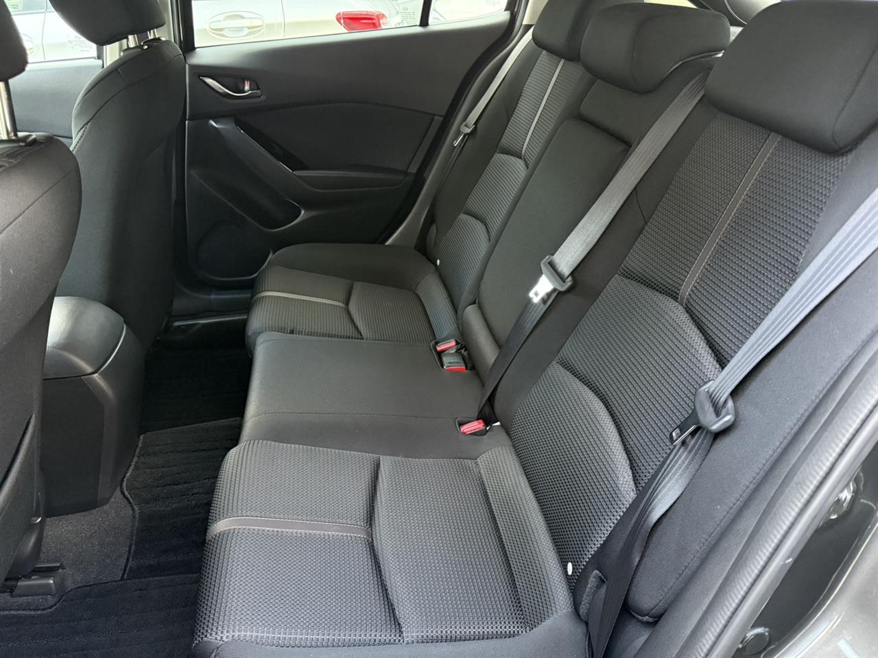 2017 Mazda Axela