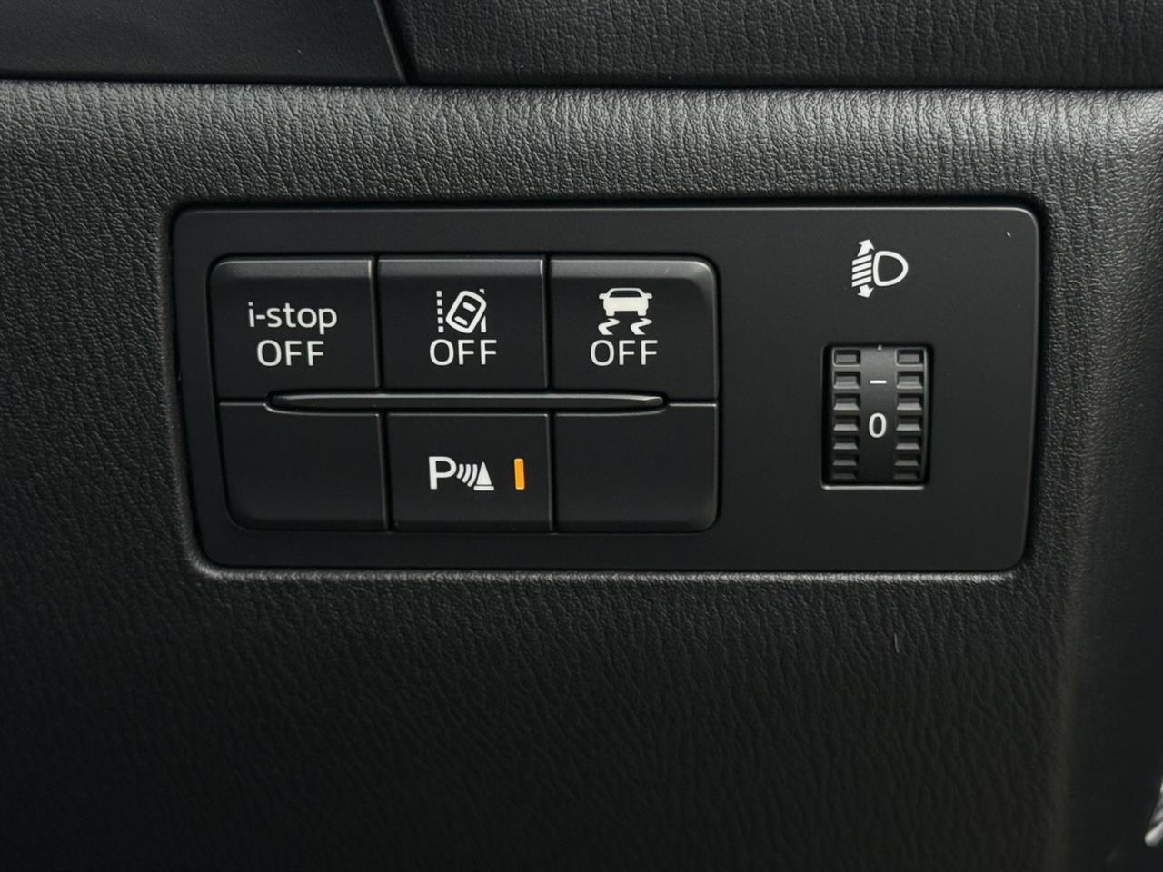 2017 Mazda Axela