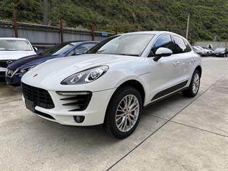 2016 Porsche Macan - Thumbnail