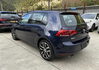 2015 Volkswagen Golf - Thumbnail
