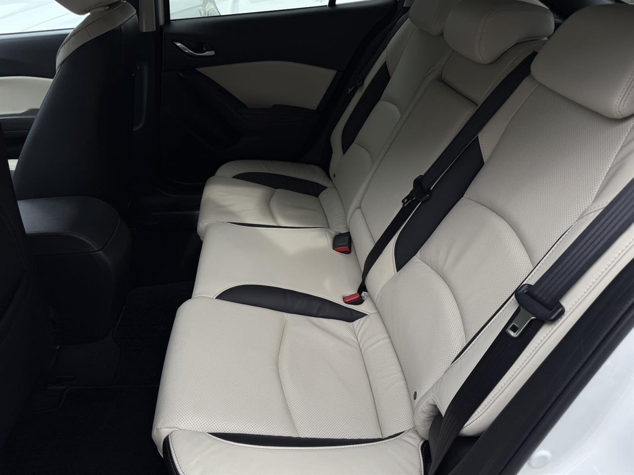 2014 Mazda Axela